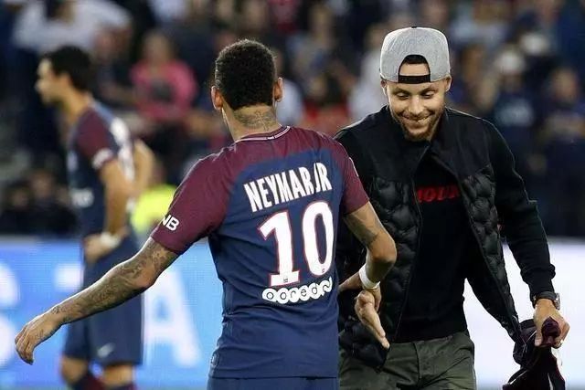 加斯佩里尼：韦斯利今天还无法参训，他的流感症状比较严重